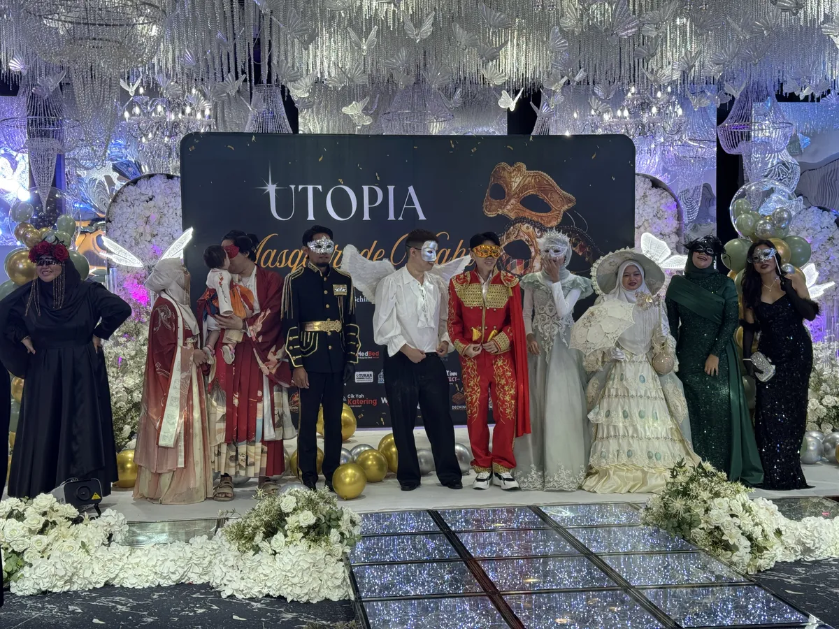 Utopia Masquerade Night — team on stage