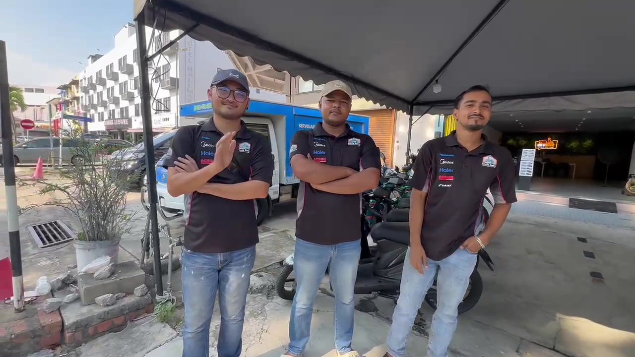 Encik Beku aircond technicians